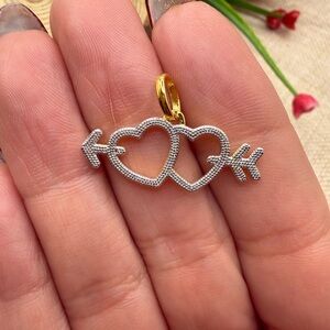 New!🆕 Two-tone arrow-heart motif pendant with medallions(only one) 1️⃣